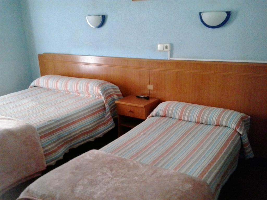 Hostal Alonso Μαδρίτη Δωμάτιο φωτογραφία