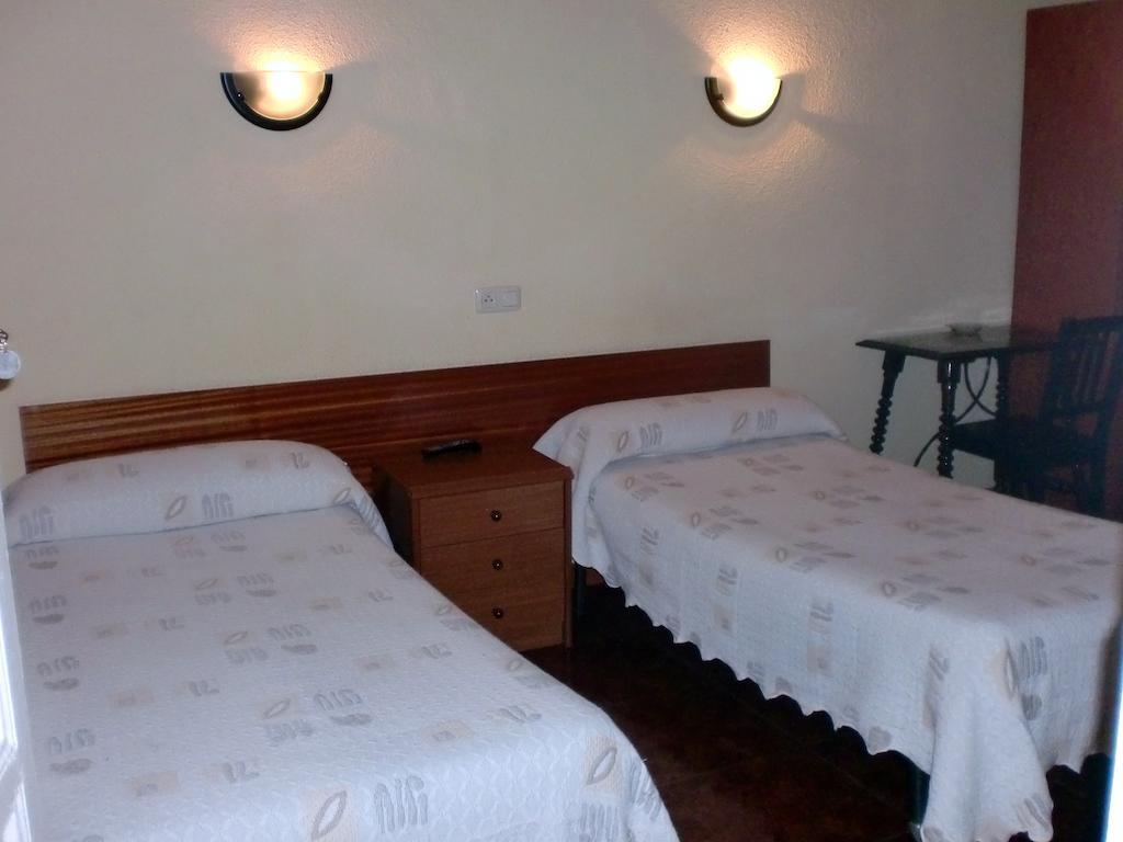 Hostal Alonso Μαδρίτη Δωμάτιο φωτογραφία